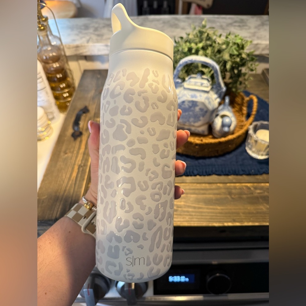 Simple modern white cheetah tumbler